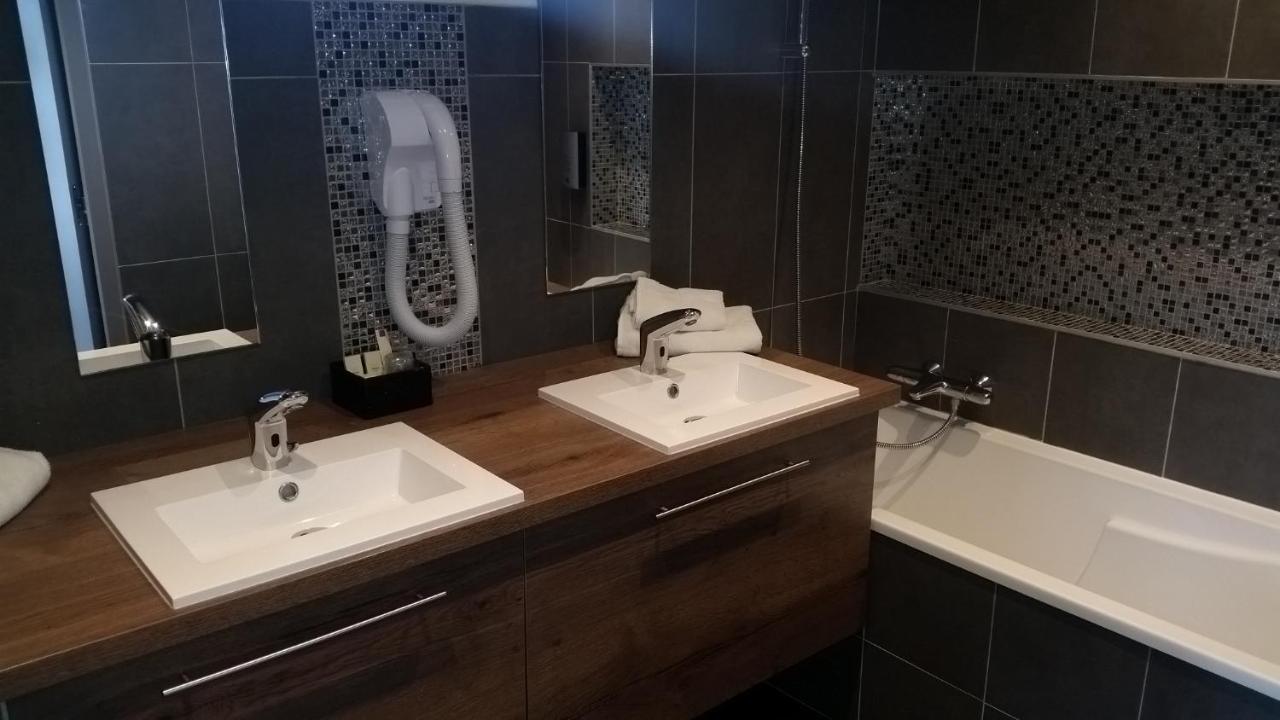 Hotel Restaurant Le Yeti 莱鲁斯 外观 照片